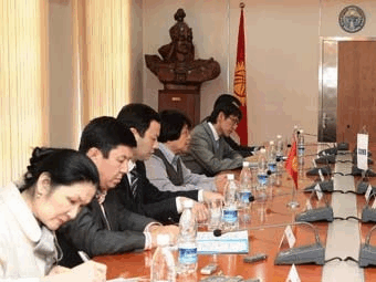 Временное правительство Киргизии готовит новую редакцию конституции