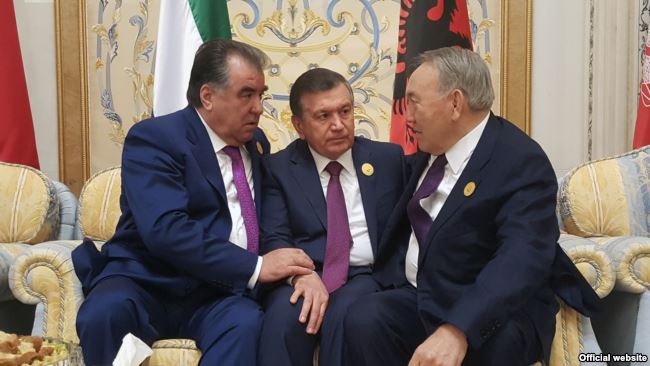 Сближение с Узбекистаном, отдаление от Кыргызстана