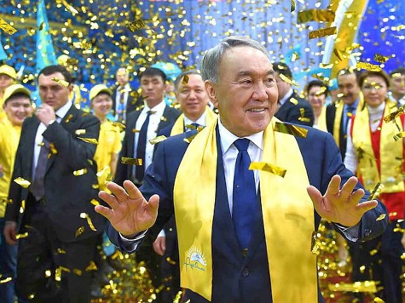 В Казахстане более трети чиновников провалили тест на знание государственного языка, не выполнив «наказ» Назарбаева