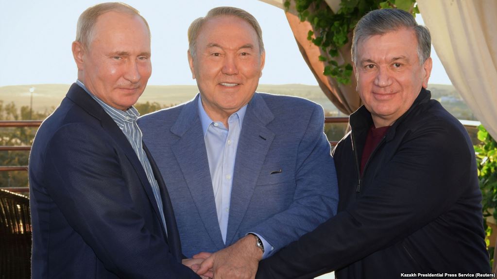 Текст новости о «передающем привет» Назарбаеве переписали