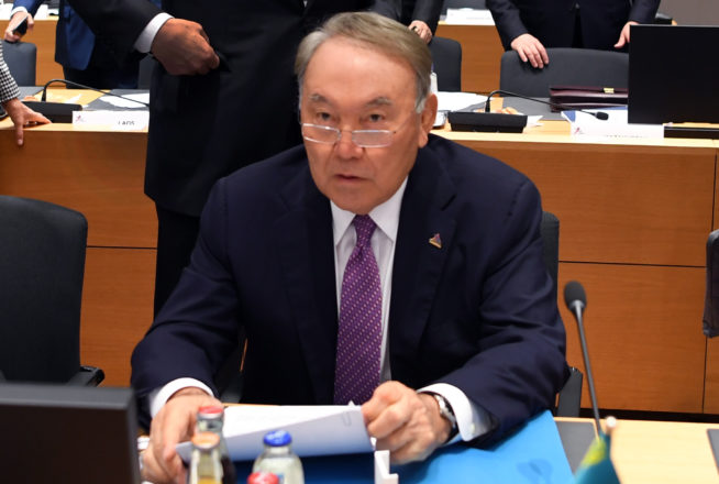 Назарбаев «на коне»: зачем президент Казахстана отправил правительство в отставку?