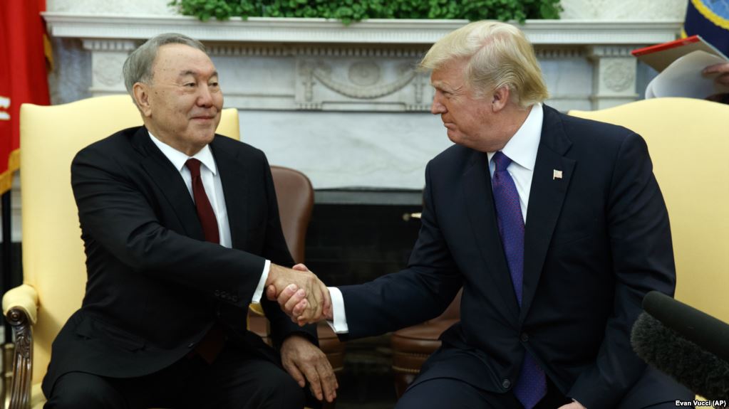 Освещавшие визит Назарбаева СМИ пишут о «клептократии»