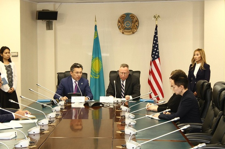 Казахстан и США будут обмениваться данными о финансах своих граждан