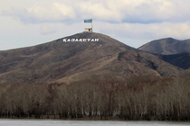 Русское население сочетает преданность Назарбаеву с прокремлевскими настроениями