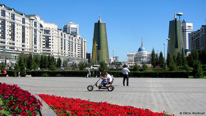 Миллионный житель Астаны: статистика в подарок Назарбаеву?