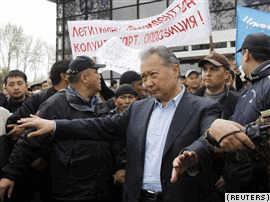 Курманбек Бакиев подал в отставку наряду со своей депортацией
