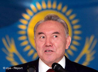 Назарбаев торопится остаться.