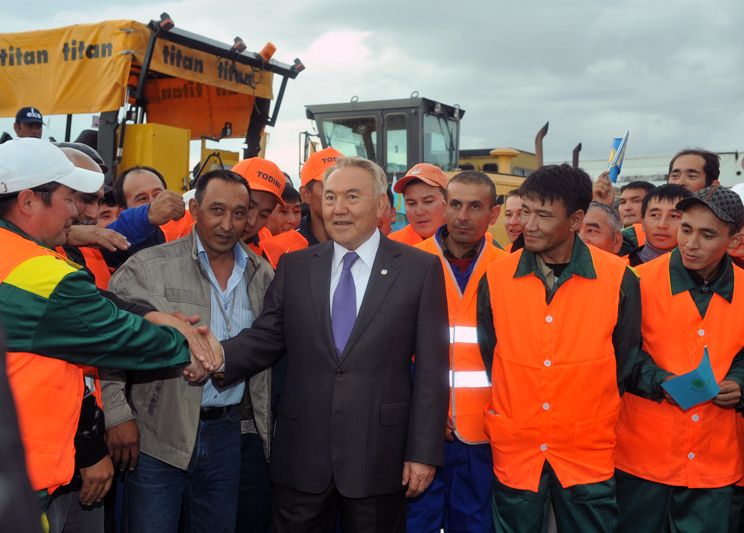 Назарбаев посетил потемкинские деревни в Атырауской области