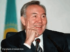 Казахстан: "карликовые" кандидаты против елбасы